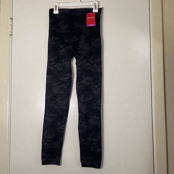 NWT! SPANX camo gray black seamless leggings size medium high waist - Picture 1 of 5